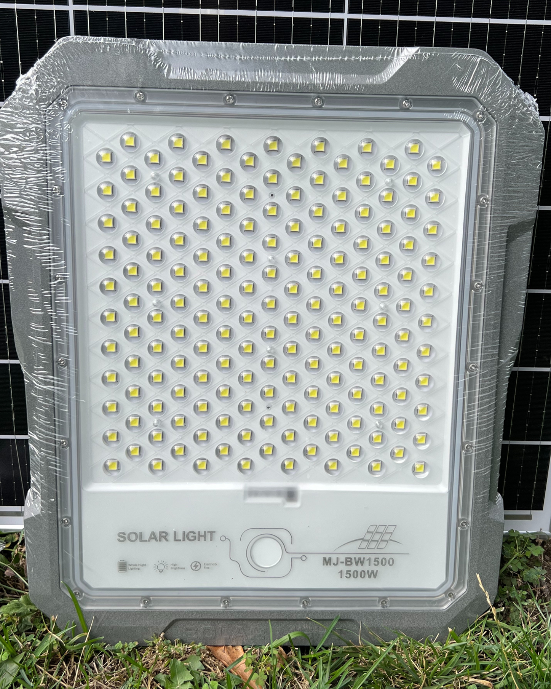 Light fixture Image of BigM 1500W High Lumens Solar Flood Light for Sports Grounds