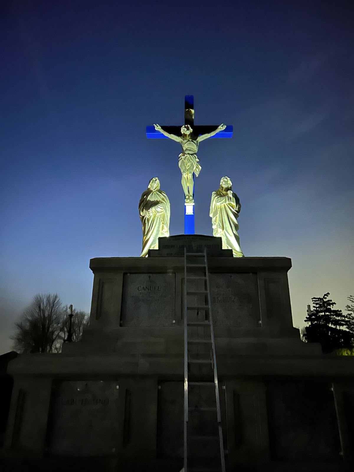 Night view image of BigM 200W solar bright flood lights installed to light up a beautiful monument at St. Anne's Cemetery, Windsor, Ontario.