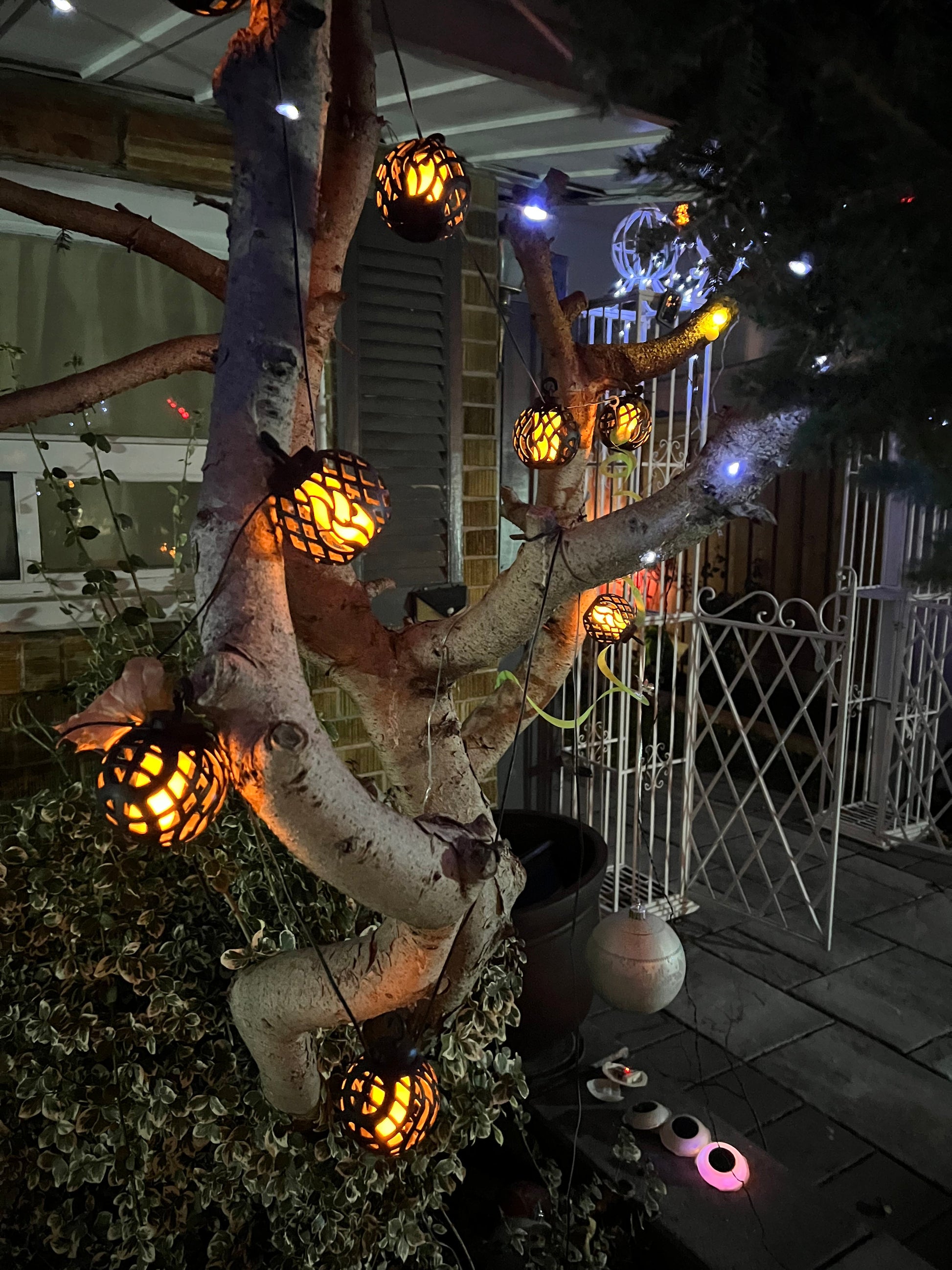 BigM solar flickering flame light balls will create a magical atmosphere due to its flashing effect.