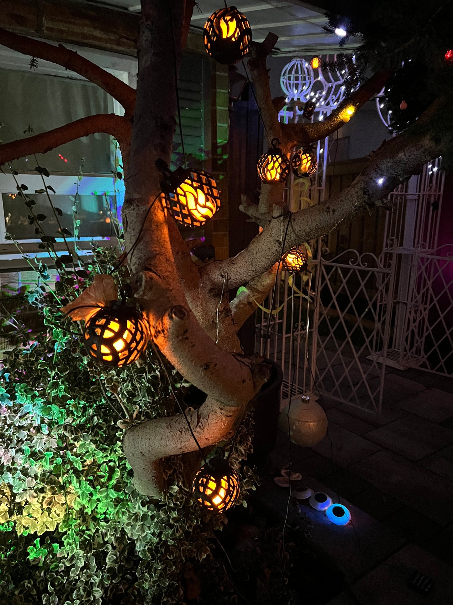 BigM solar-powered decorative unique flame light balls are perfect for holiday decoration