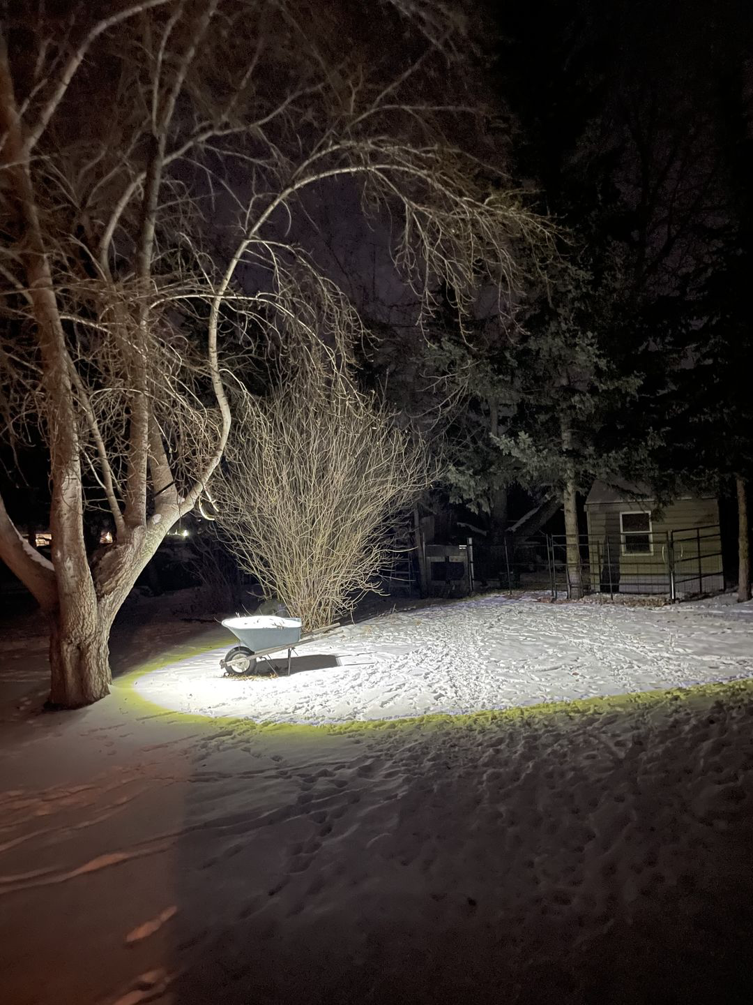 BigM 100W solar street flood light generates bright lights at night, real life image sent by BigM customer
