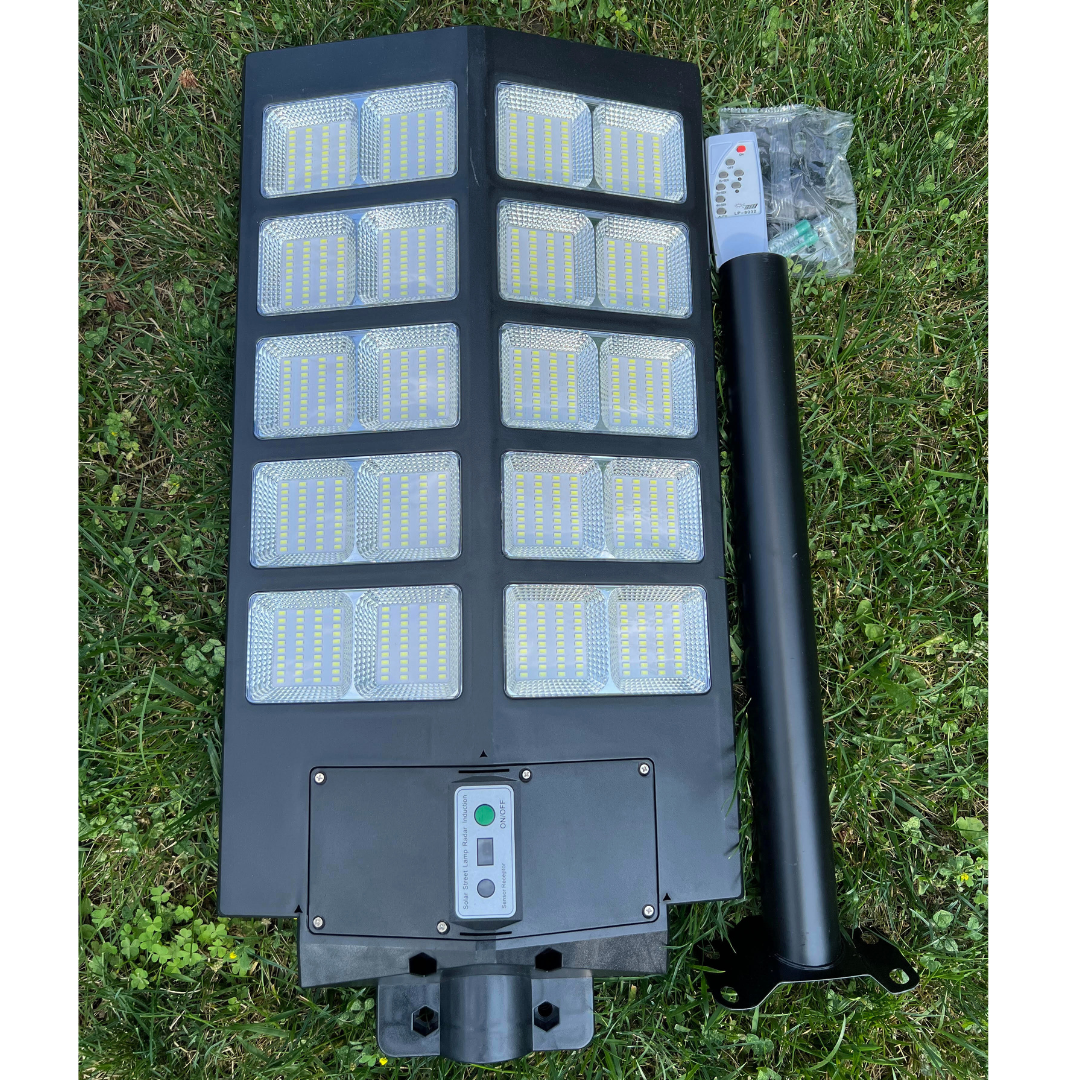 Image of BigM high-capacity LED 1000W solar street light that comes with a metal handle, a remote and hardwares