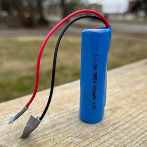 BigM BigM 3.7V 3000mAh  rechargeable 18650 battery also available with a wire connector without a 2 pin plug. Simply solder the red and black wires at the right place
