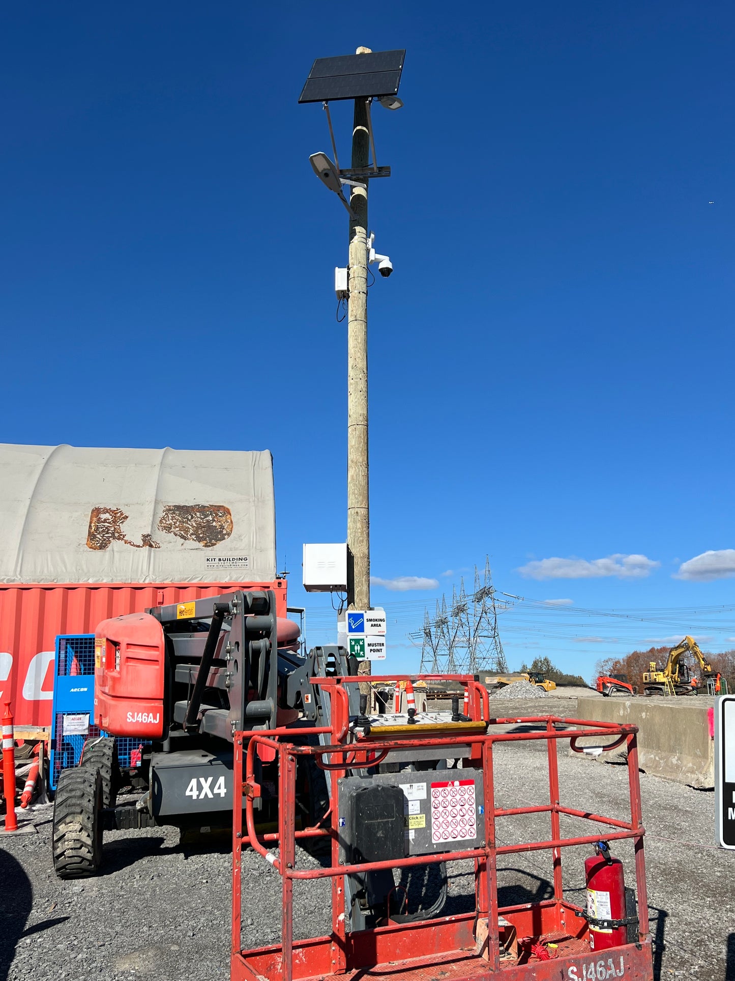 BigM 600W aluminum solar street light is installed to light up a Hydro One construction site Bowmansville, Ontario.