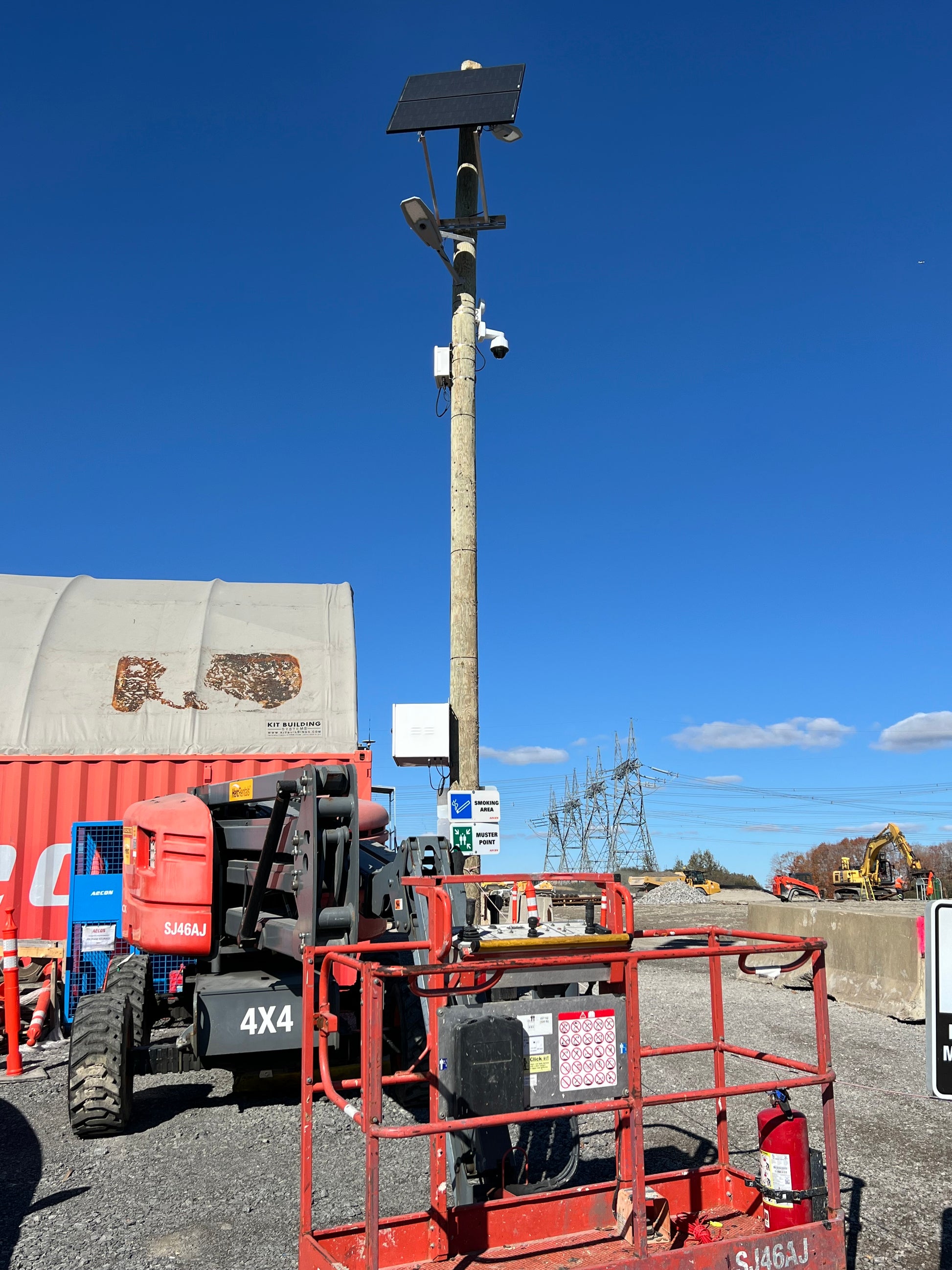 BigM 600W aluminum solar street light is installed to light up a Hydro One construction site Bowmansville, Ontario.