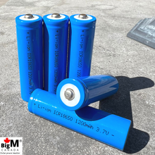 Load image into Gallery viewer, mage of 5 units of BigM Solar Lithium Ion Rechargeable Batteries 18650 3.7V 1200mAh button top
