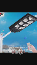 Cargar y reproducir el video en el visor de la galería, BigM 300W/500W/700W/900W LED Solar Street Light for Outdoors, Farms
